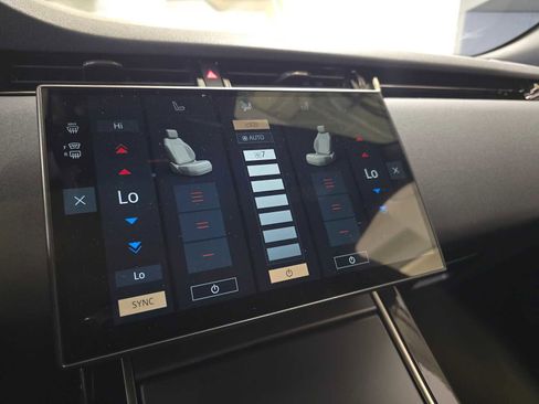 Certified 2024 Land Rover Range Rover Evoque Dynamic SE image 29