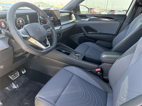 New 2026 Volkswagen Tiguan SE R-Line image 13