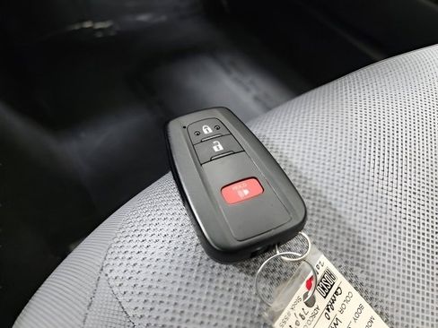 Used 2021 Toyota Prius LE image 34