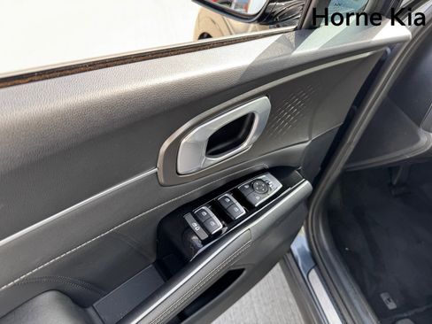 Certified 2022 Kia Sorento SX image 11