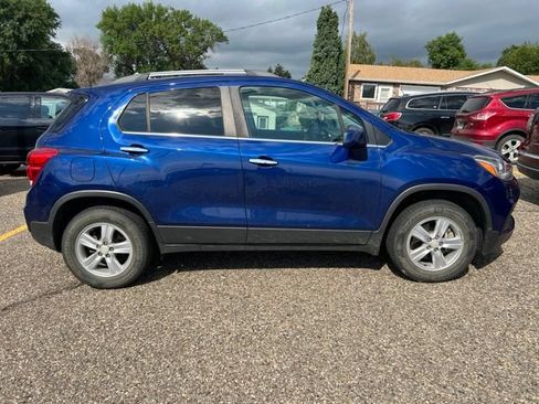 Used 2017 Chevrolet Trax LT w/ LT Convenience Package AWD/4WD image 9