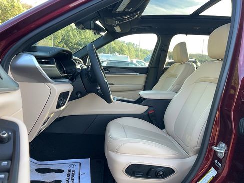 New 2025 Jeep Grand Cherokee L Limited w/ Luxury Tech Group II image 10