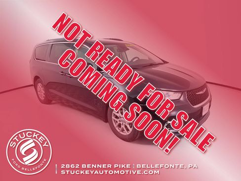 Used 2021 Chrysler Pacifica Touring-L FWD image 1