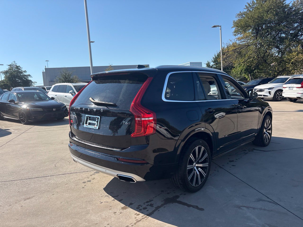 Used 2021 Volvo XC90 T6 Momentum AWD/4WD image 5