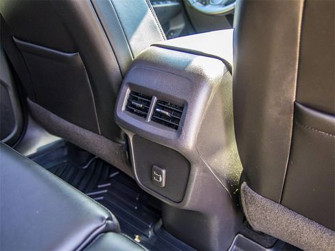 Used 2021 Chevrolet Equinox LT image 22