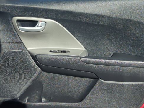 Used 2017 Kia Niro LX image 16