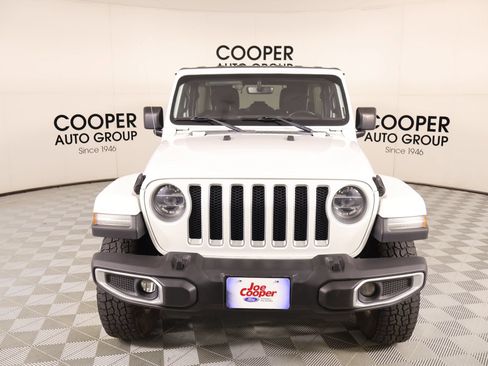 Used 2018 Jeep Wrangler Unlimited Sahara AWD/4WD image 10