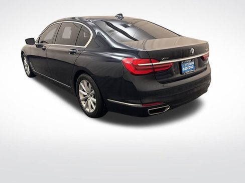 Used 2019 BMW 750i xDrive w/ Executive Package image 8
