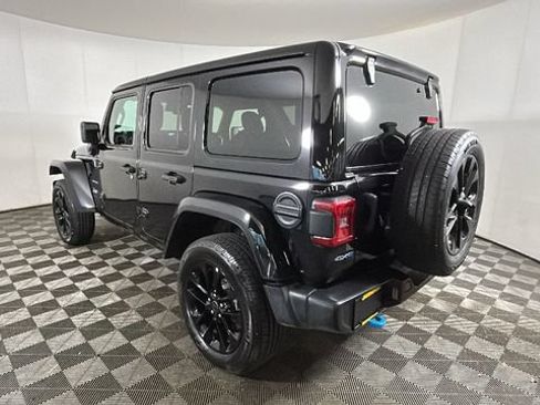 Used 2024 Jeep Wrangler Unlimited Sahara AWD/4WD image 4