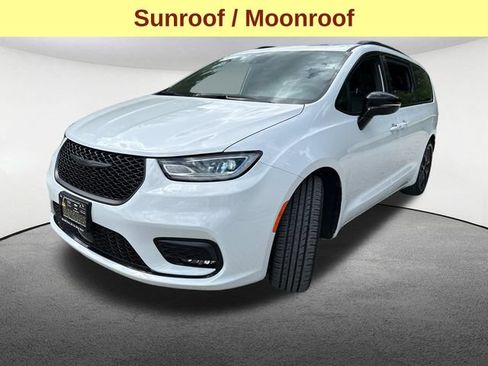 Used 2025 Chrysler Pacifica Limited FWD image 5