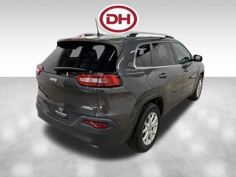 Used 2017 Jeep Cherokee Latitude w/ Cold Weather Group AWD/4WD image 13