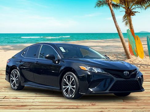 Used 2020 Toyota Camry SE FWD image 8