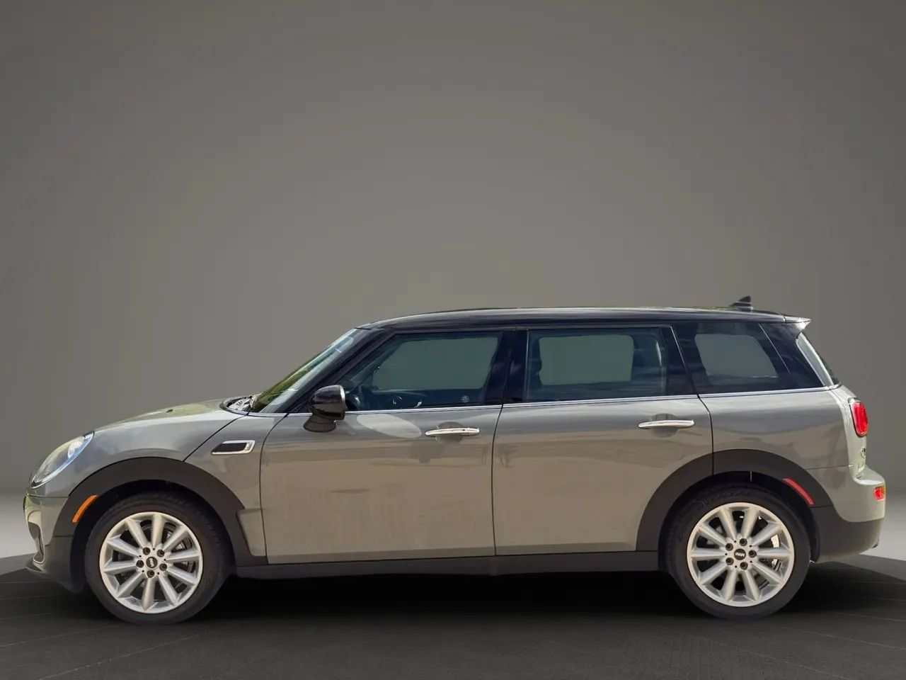 Used 2016 MINI Cooper Clubman FWD image 6