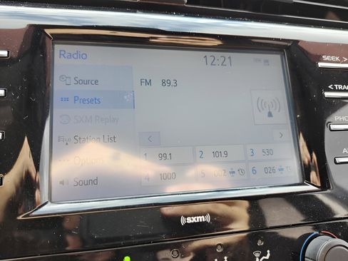 Used 2020 Toyota Camry LE image 23