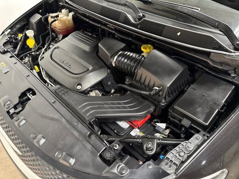 Used 2020 Chrysler Pacifica Touring-L FWD image 52