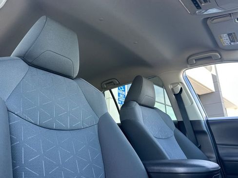 Used 2020 Toyota RAV4 XLE w/ Carpet Mat Package image 19