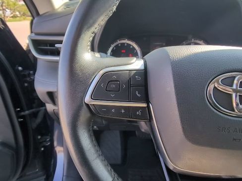 Used 2020 Toyota Highlander LE AWD/4WD image 16
