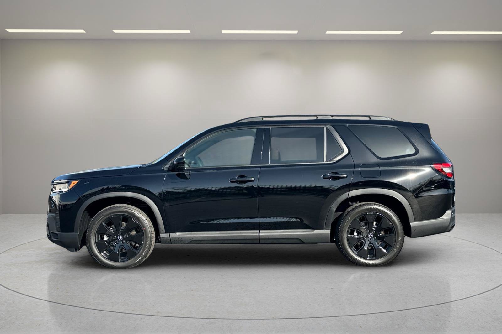 New 2026 Honda Pilot Black Edition image 2