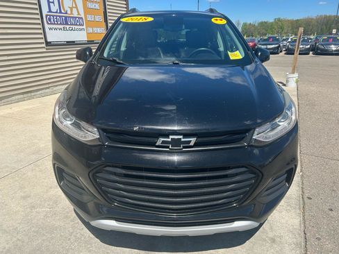 Used 2018 Chevrolet Trax LT w/ Sun & Sound Package AWD/4WD image 2