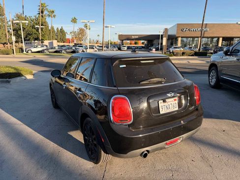 Used 2017 MINI Cooper 4-Door Hardtop image 3