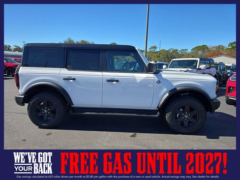New 2025 Ford Bronco Outer Banks w/ Black Appearance Package AWD/4WD image 3