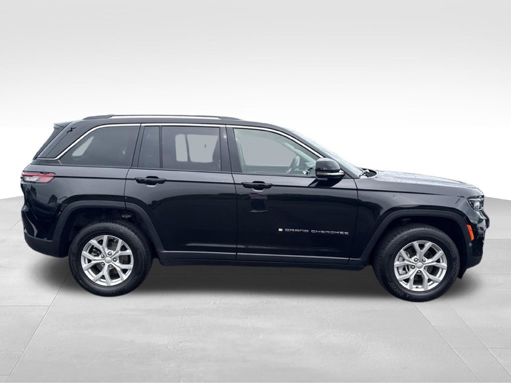 Used 2023 Jeep Grand Cherokee Limited AWD/4WD image 2