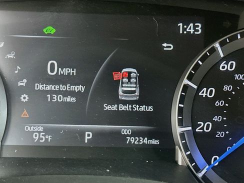 Used 2021 Toyota Highlander XLE AWD/4WD image 19