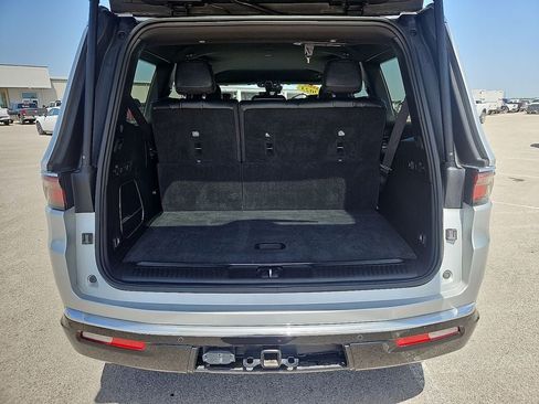 Certified 2023 Jeep Wagoneer Series II AWD/4WD image 15