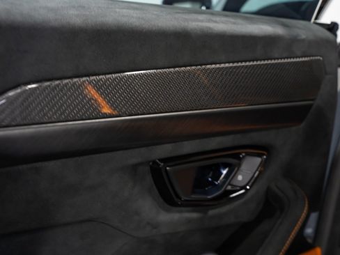 Used 2024 Lamborghini Urus Performante AWD/4WD image 77