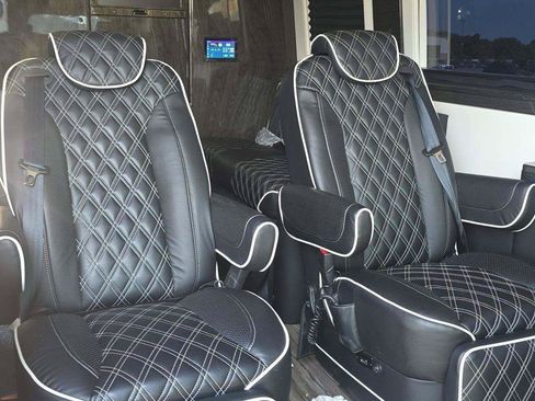 Used 2023 Mercedes-Benz Sprinter 3500 image 8