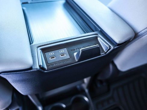 Certified 2026 Toyota Sienna LE image 7