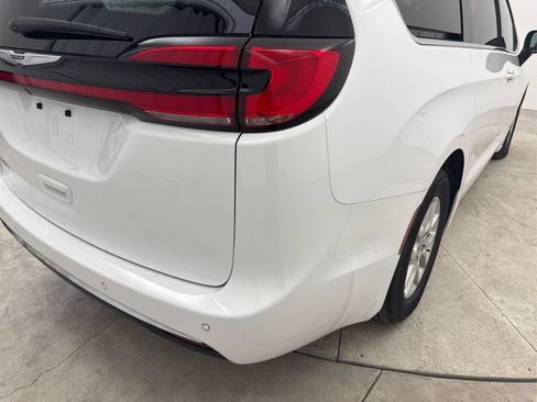 Used 2025 Chrysler Pacifica Select FWD image 21