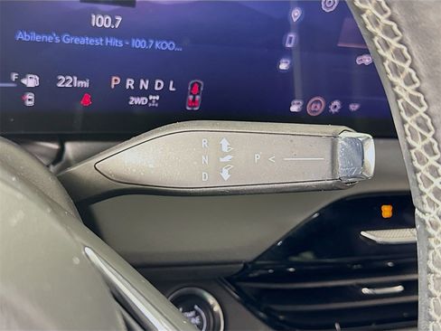 Used 2025 Buick Enclave Avenir image 15