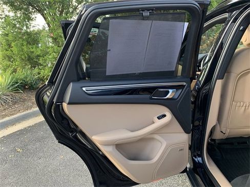 Used 2021 Porsche Macan image 15