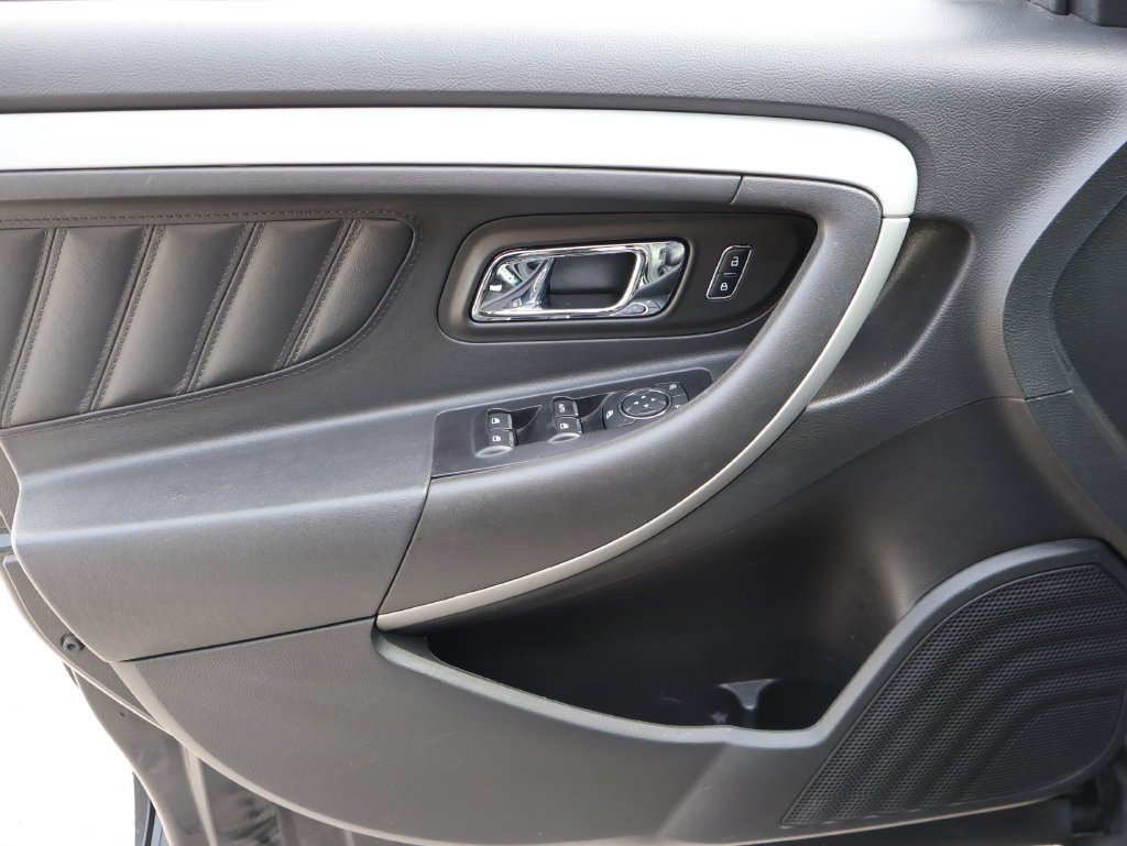 Used 2018 Ford Taurus SEL w/ Equipment Group 201A FWD image 19