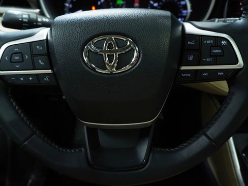 Certified 2023 Toyota Highlander XLE image 19