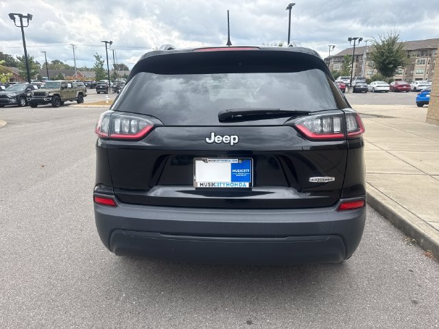 Used 2019 Jeep Cherokee Latitude w/ Popular Appearance Group FWD image 3