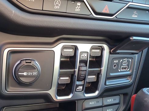 Used 2024 Jeep Gladiator Sport w/ Premium Package image 24