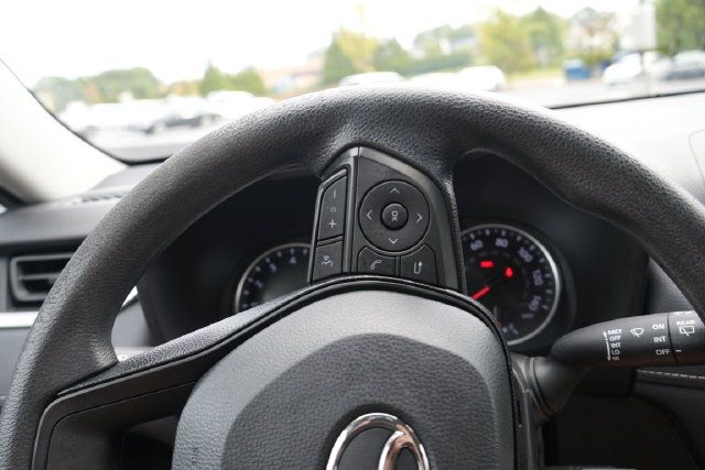 Used 2021 Toyota RAV4 LE FWD image 24