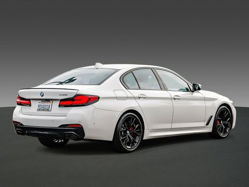 Used 2023 BMW 530i w/ M Sport Package image 4