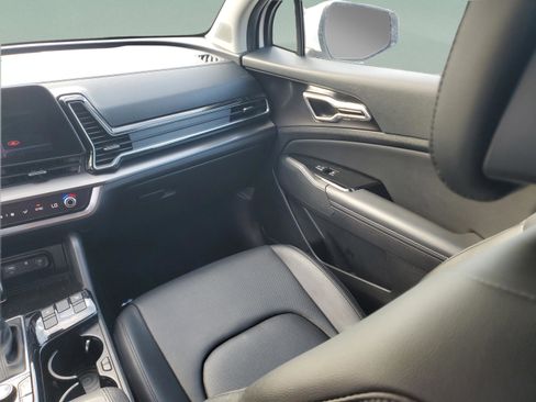 Certified 2023 Kia Sportage EX FWD image 12