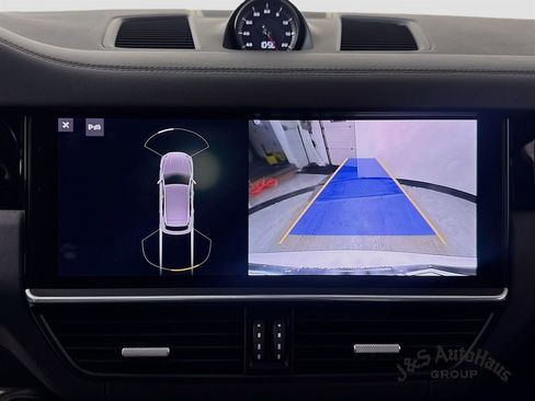 Used 2021 Porsche Cayenne Turbo image 20