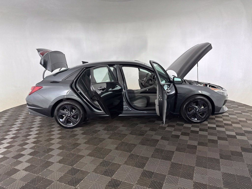 Used 2022 Hyundai Elantra SEL FWD image 14