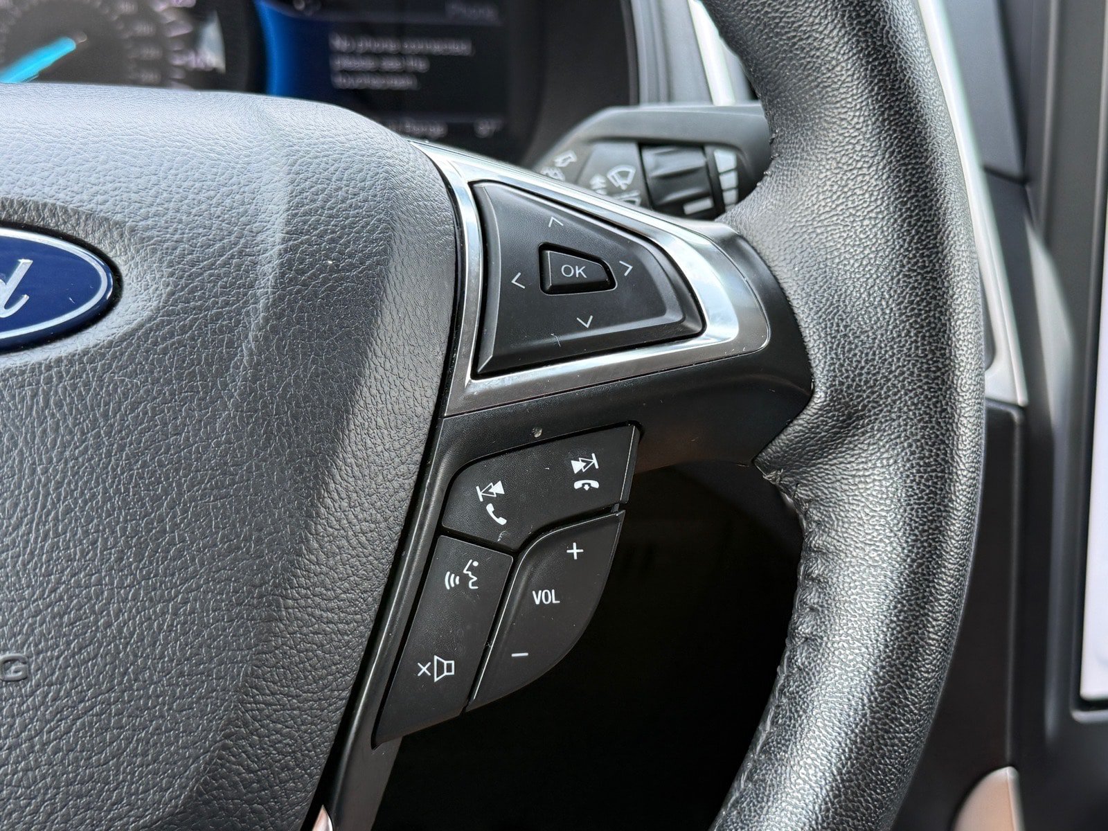 Used 2024 Ford Edge SEL AWD/4WD image 16