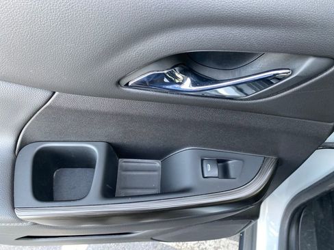 Used 2023 GMC Acadia SLT w/ Elevation Edition image 15