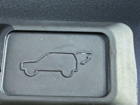 Used 2025 Toyota RAV4 XLE AWD/4WD image 32