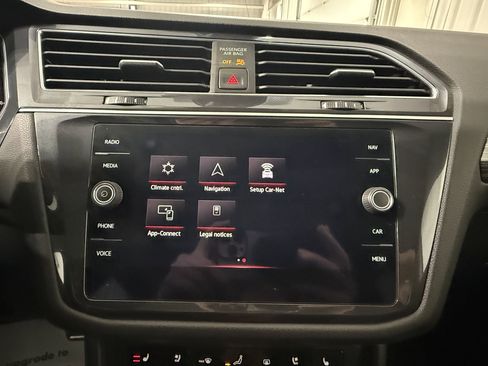 Used 2022 Volkswagen Tiguan SEL R-Line image 34