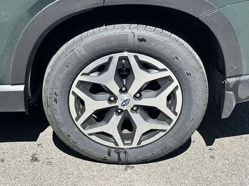 Certified 2023 Subaru Forester Premium AWD/4WD image 5