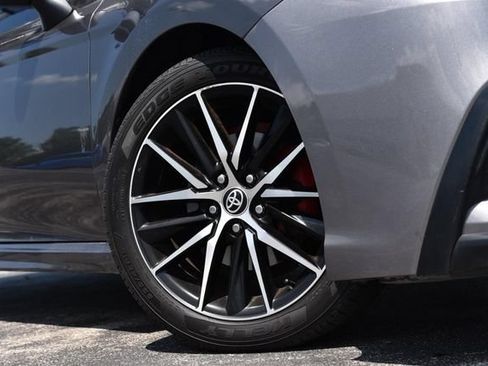 Used 2021 Toyota Camry SE FWD image 3