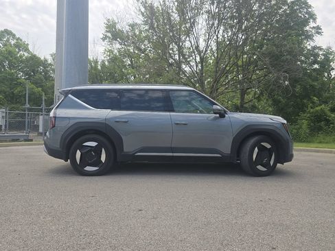 Used 2024 Kia EV9 Wind AWD/4WD image 17